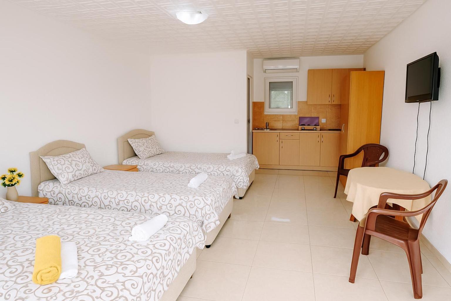 Apartments Lejla Dobra Voda Extérieur photo